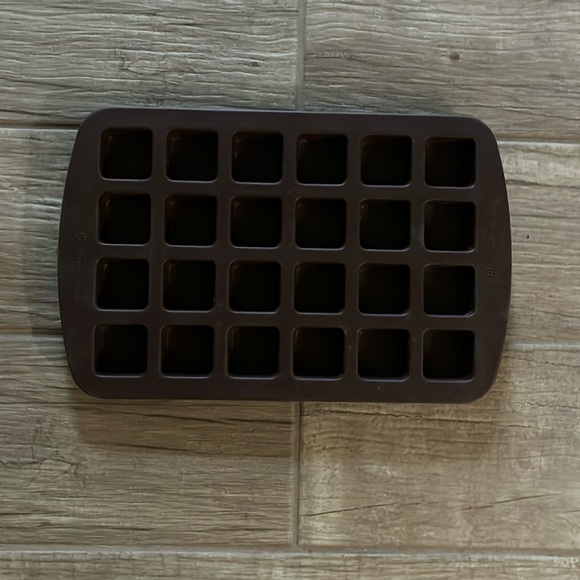 Wilton Brownie Silicone Pan - Picture 2 of 3